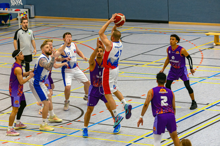 Zittauer Basketballer beim Angriff